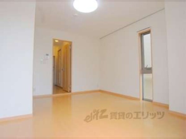 居室(広さも十分あります。)