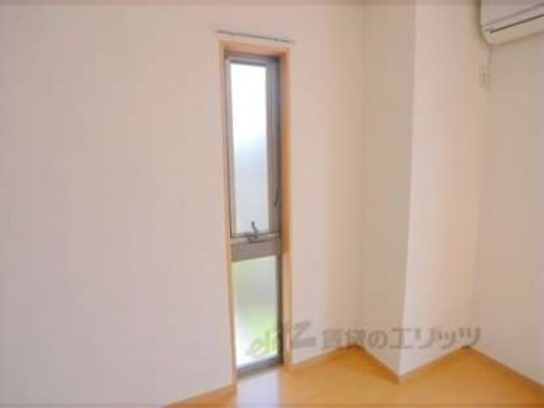 採光窓(角部屋なので採光窓もついています。)