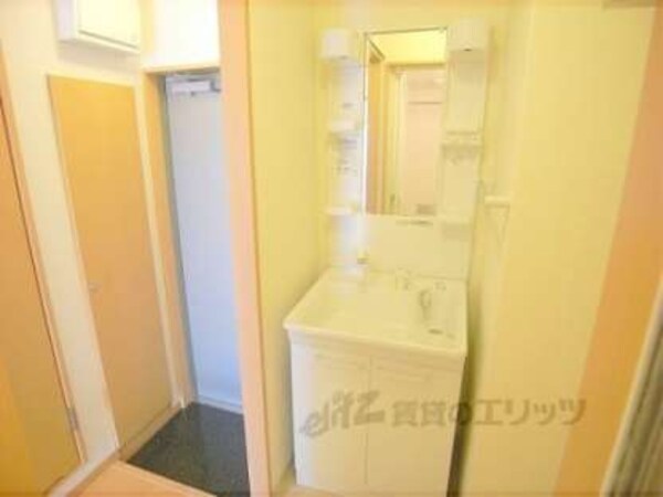 洗面所(人気のシャンプードレッサーです。)