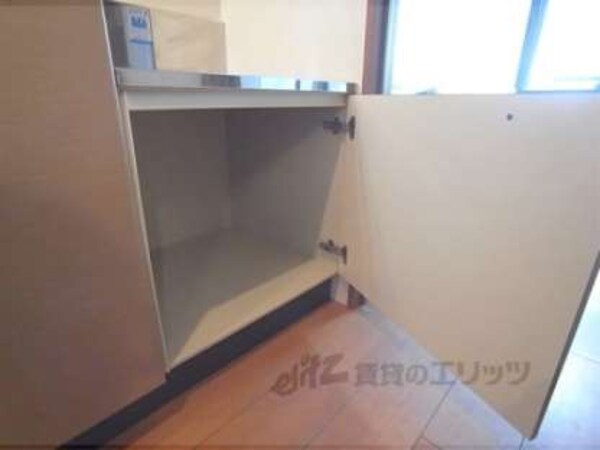 コンロ下の収納