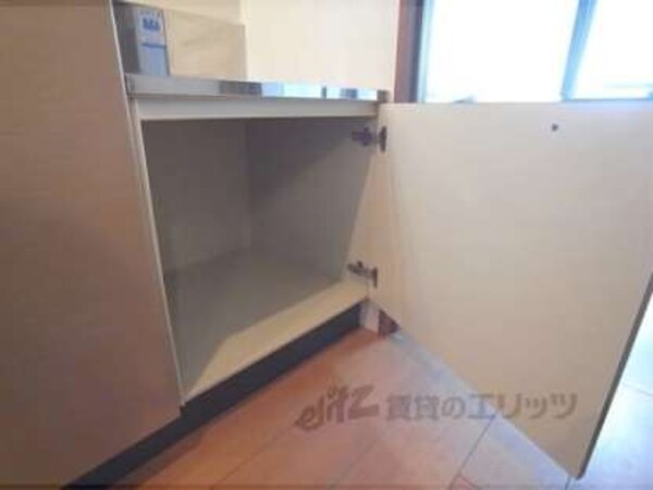 コンロ下の収納