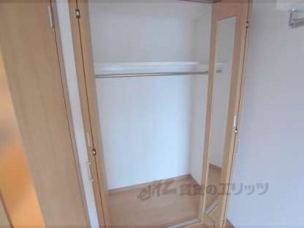 収納(姿見付きのクローゼットです。)