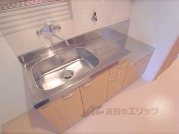 キッチン(２口コンロ設置可能です。)