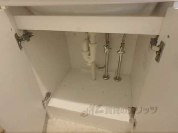 洗面所(洗面台下部収納)