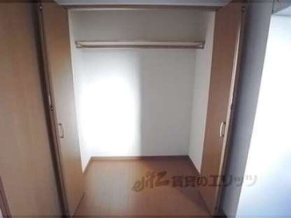 収納(服もかけることができます。)