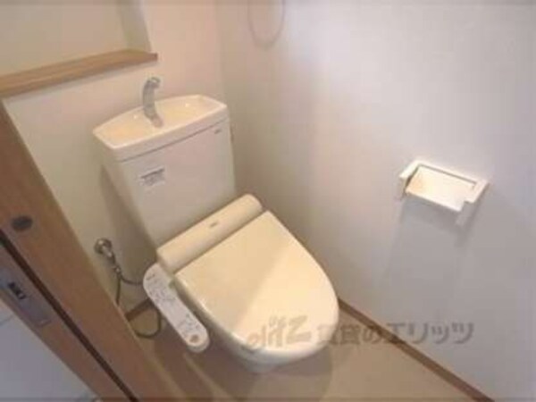 トイレ(洗浄機能のついたトイレです。)