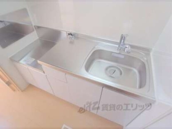 キッチン(清潔感漂う非常にキレイなキッチンです。)