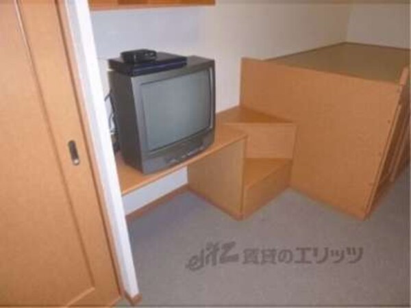 備え付けテレビ