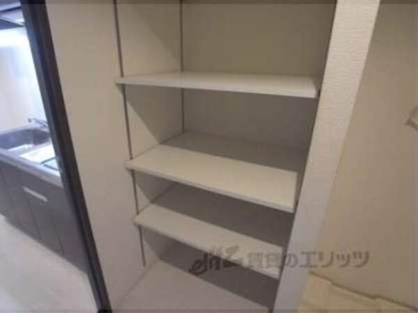 収納(廊下の横の棚)