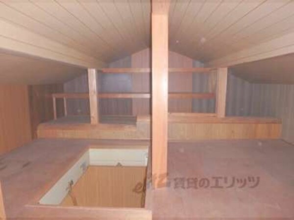屋根裏