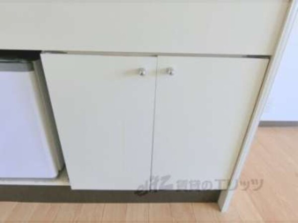 下部収納（閉）