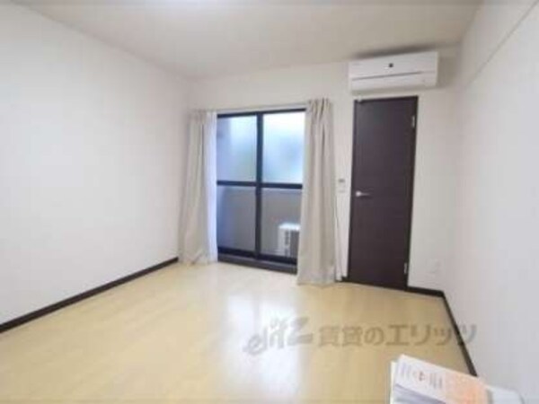 洋室(8.1帖のお部屋です)