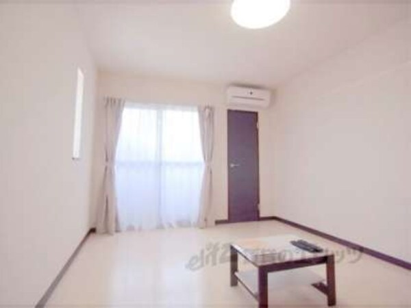居室(８．１帖のお部屋です。)