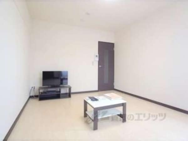 居室(家具付きのお部屋です。)