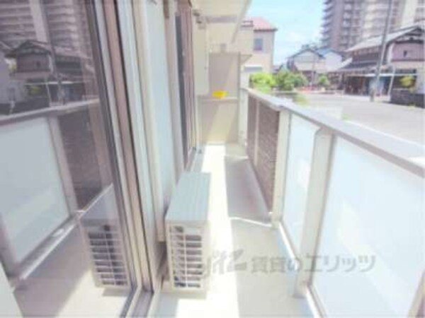 ベランダ(物干し竿かけもあります。)