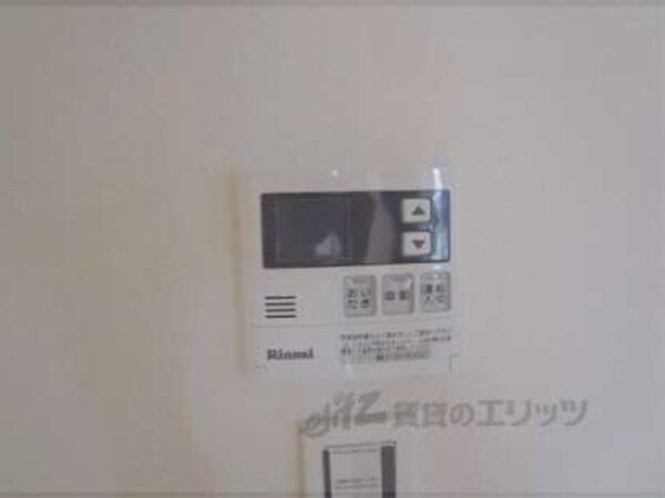 給湯器リモコン(給湯パネルで調節可能です)