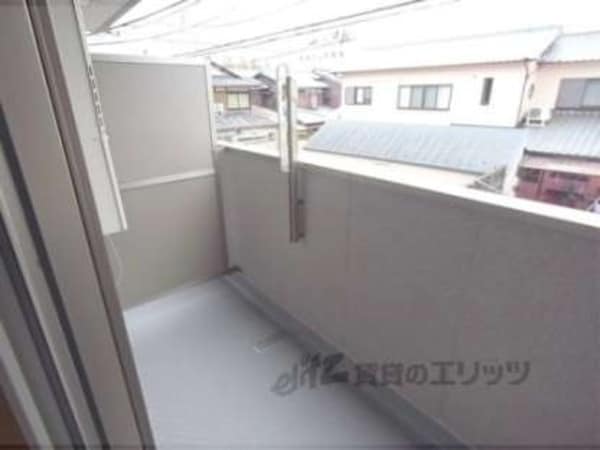 ベランダ(室内洗濯物干場があります)