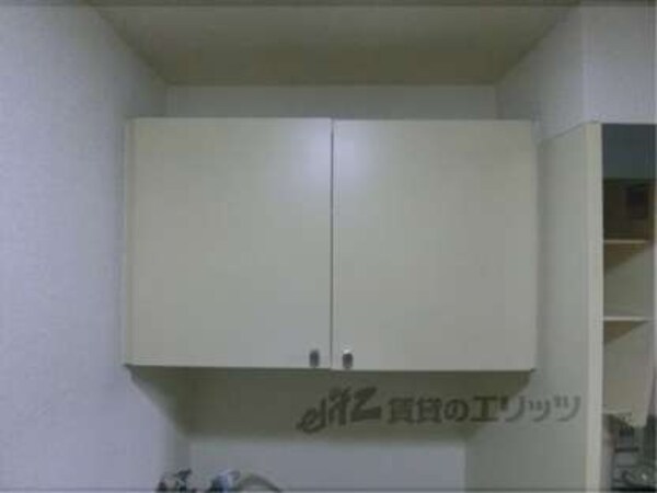 収納(洗濯機上)