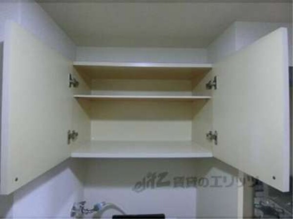 収納(洗濯機上)