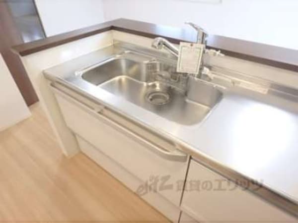 キッチン(広めのシンクで洗い物が快適です。)