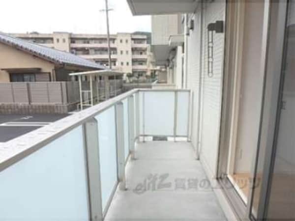 ベランダ(南向きで日当たり良好です。)