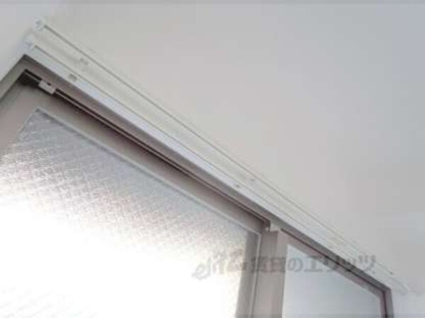 カーテンレール(お好きなカーテンが掛けられますよ。)