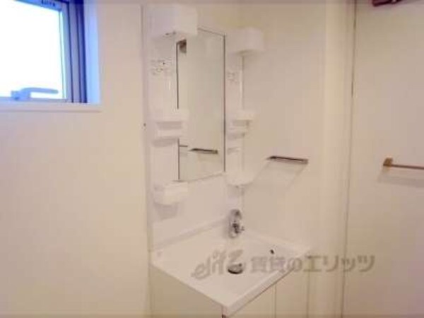 独立洗面台(独立洗面台は便利ですね。)