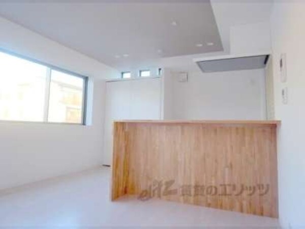 居室(11.5帖の広々としたお部屋です。)