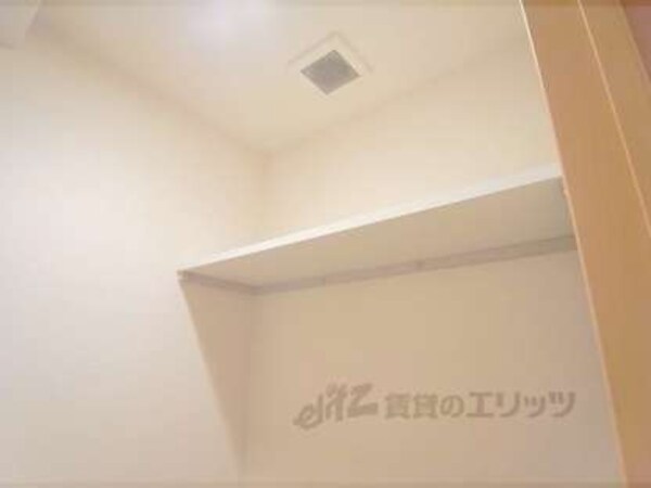 収納棚