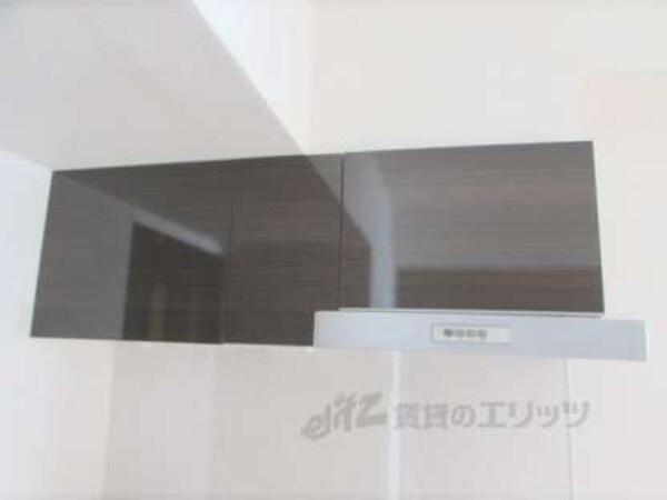 キッチン(換気扇・上部収納もついています。)