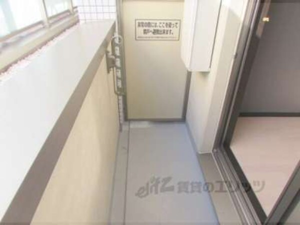 ベランダ(洗濯物しっかり干せますね)