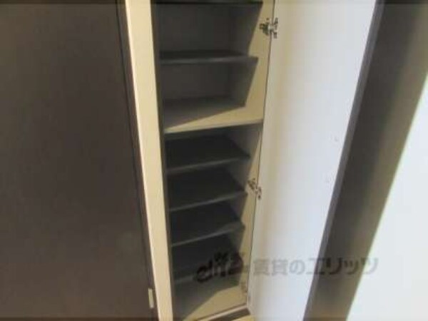 下駄箱(靴たくさん収納できますね)