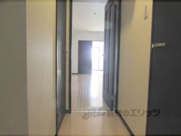 廊下(玄関から見た室内です。)