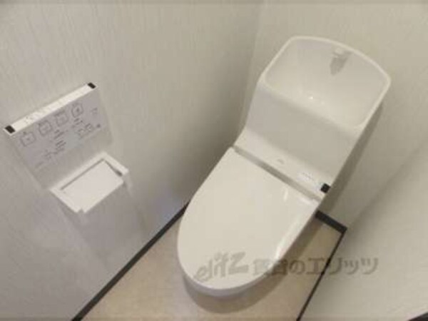 トイレ(もちろん洗浄機能つき)