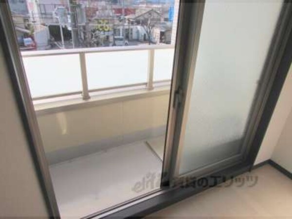 ベランダ(洗濯物しっかり干せますね)