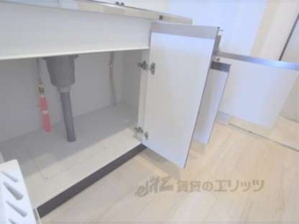 (下部収納)