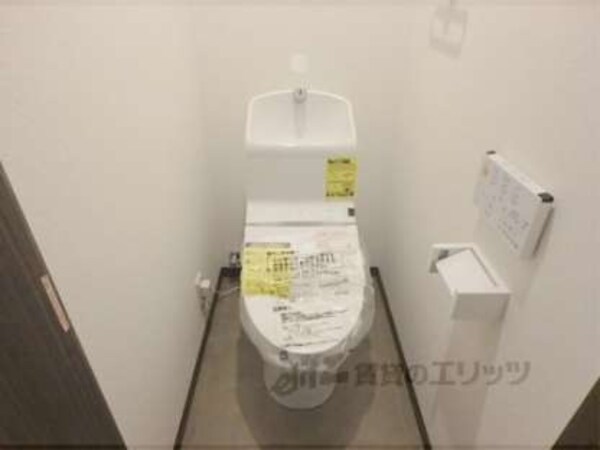 トイレ(洗浄機能付きのトイレです。)