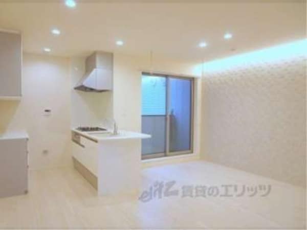 リビング(エコカラットを壁一面に施工しております。)