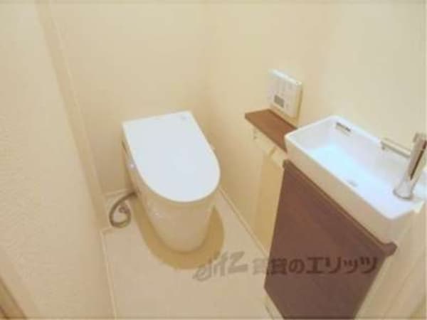 トイレ(タンクレスのシュッとしたデザイン)