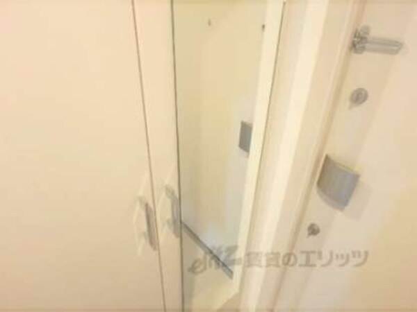 玄関(姿鏡付き)