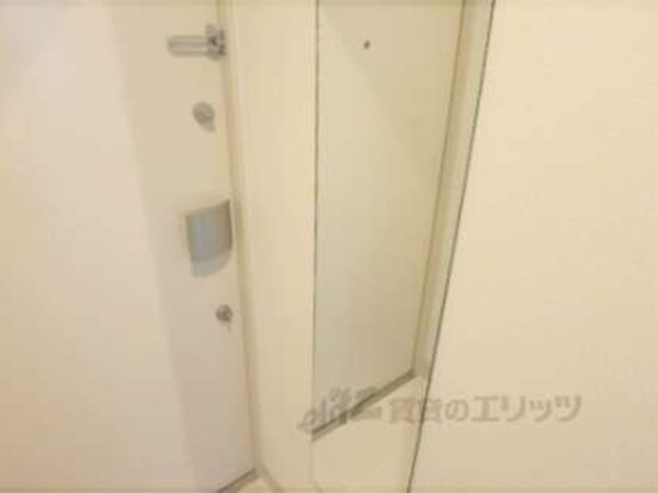 玄関(姿鏡付き)