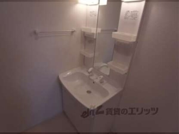 独立洗面台