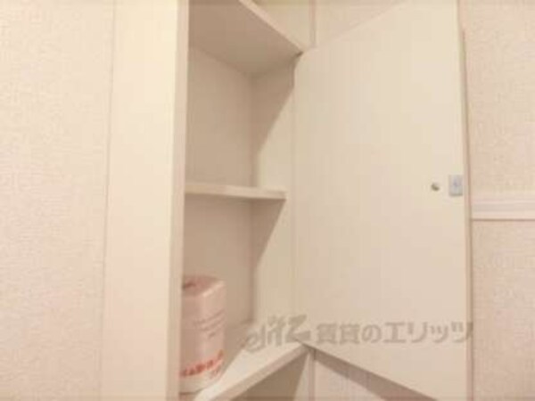 収納棚