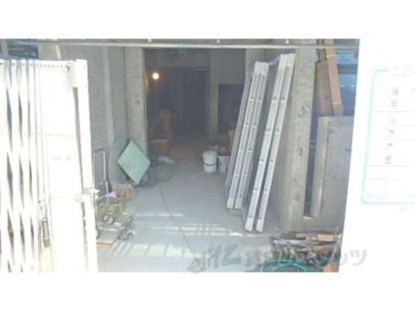 建築中