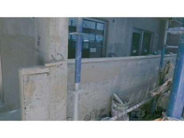 建築中