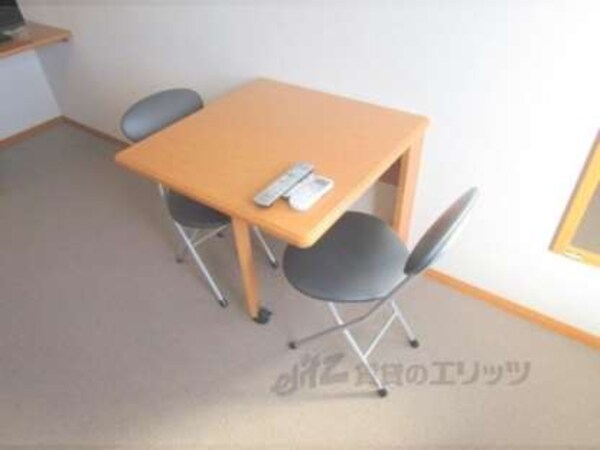 テーブルとイス