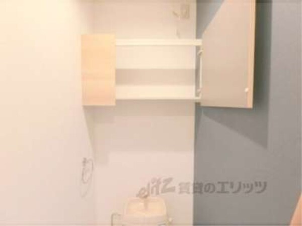 トイレ(上部収納棚)