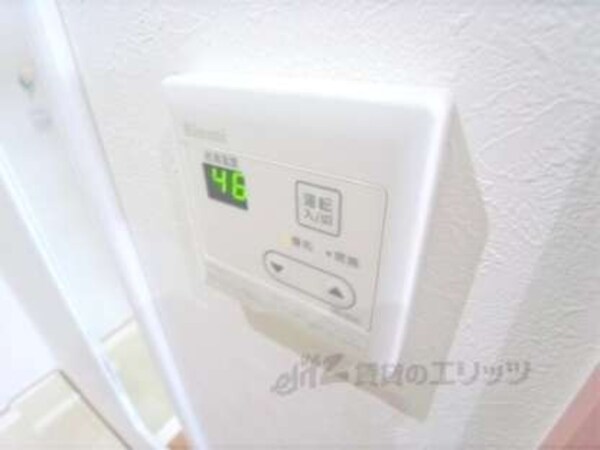 給湯器リモコン(※同シリーズの別物件写真となります。)