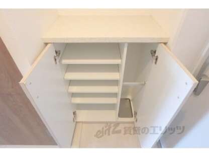 エスカーサ京都四条梅津の下駄箱