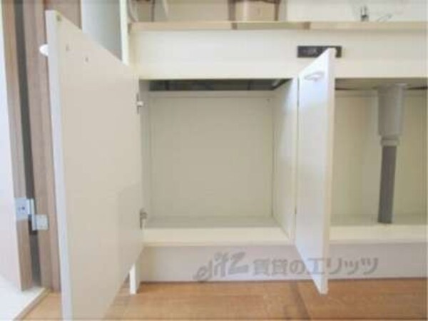 コンロ下部収納